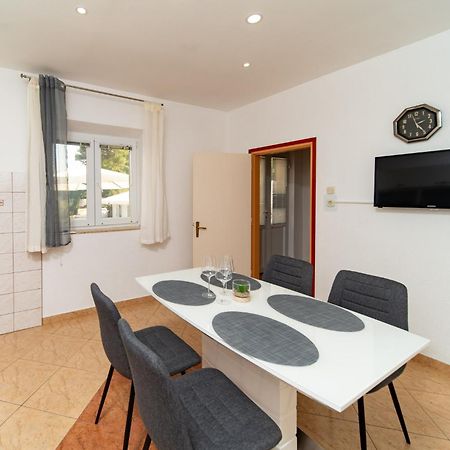 Apartments Lores Раб Экстерьер фото