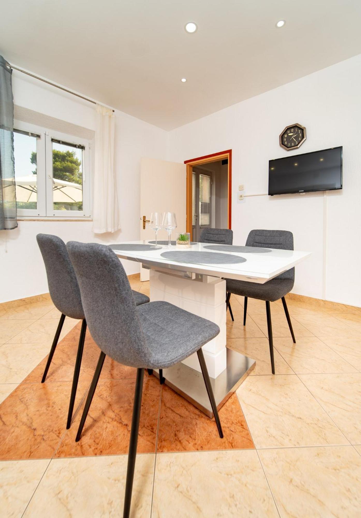 Apartments Lores Раб Экстерьер фото